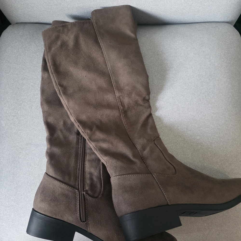 Classic Women's Brown Suede Boots